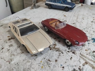 Lotto Corgi Toys Jaguar E De Tomaso Mangusta 1:43  - Immagine 1 di 4