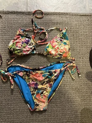 Bikini Bisou Bisou Colorido Medio Top/Bondo Grande Foto 1 de 4