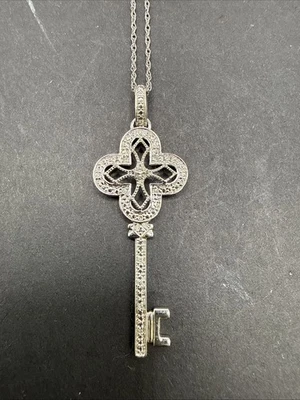 ⭐️Beautiful Sterling Silver Key With CZ Pendant Necklace - Image 1 of 4