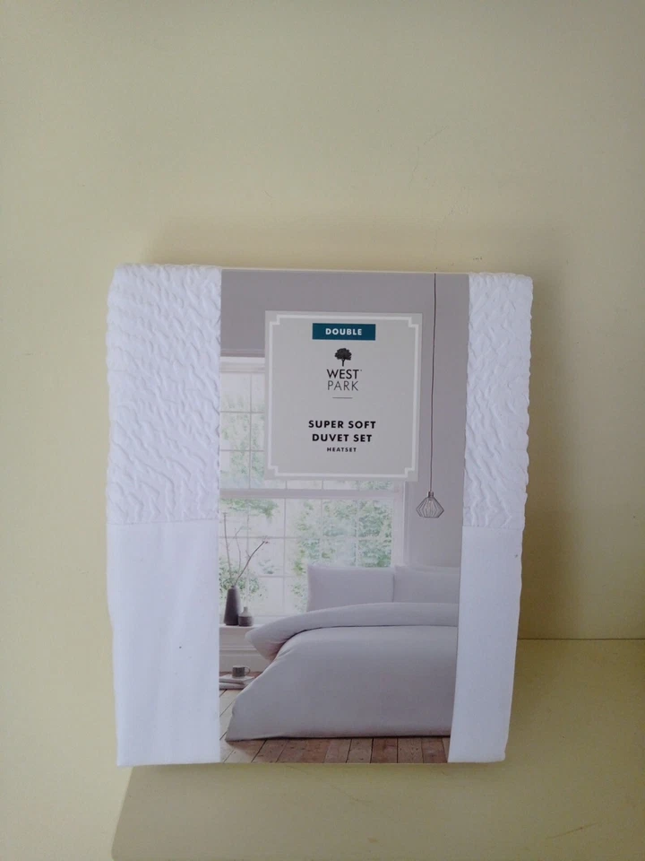 West Park Super Soft Duvet Set Double 200x200cm Heatset White Open Packaging - Image 1 of 4