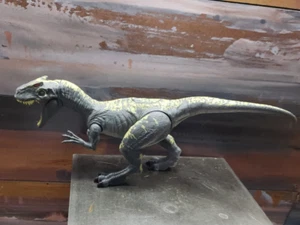 Jurassic World Roarivores Figure Allosaurus Dinosaur with Sounds Toy Mattel 2017 - Picture 1 of 5