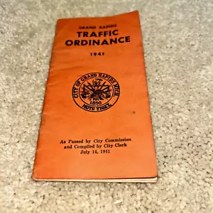 Mini libro Grand Rapids Michigan 1941 ordenanza de tráfico - Imagen 1 de 12