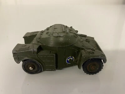 JOUET DINKY TOYS - AUTOMITRAILLEUSE LEGERE PANHARD - Photo 1/3