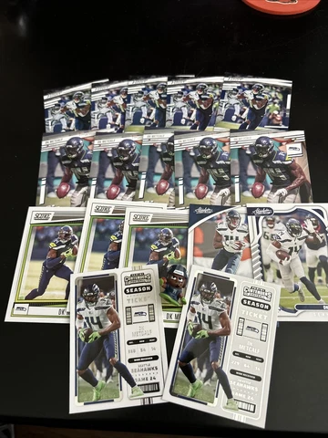 DK Metcalf 2023 NFL Teenymates Series 11 NEW Seattle Seahawks + 24 Card Lot Cover
