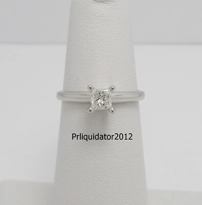 Anillo de compromiso solitario de diamantes princesa natural de 1/3 quilate de oro blanco de 14 k Foto 1 de 4