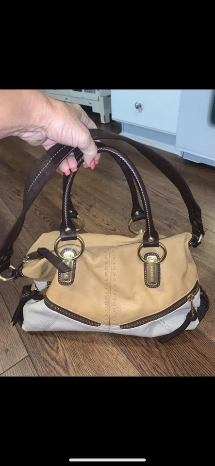 B Makowsky Leather Handbag: Great Condition & Color Combination - Image 1 of 4