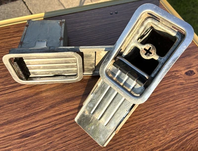 1963 1964 1965 FORD FALCON MERCURY COMET CONVERTIBLE REAR ARMREST ASHTRAY (PAIR) Foto 1 de 4