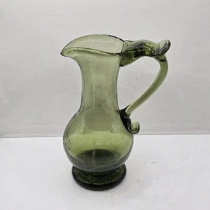 Brocca verde soffiata a mano Jamestown Glass House Virginia 7,5"H  - Foto 1 di 24