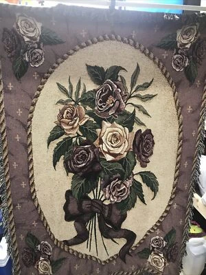 vintage Flower Roses Patten 4x5.6 Rug Very Beautiful Rug. No Holes - Image 1 of 4