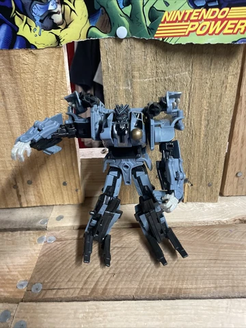 Transformers movie Voyager Class Decepticon Blackout Action Figure 2007 Cover