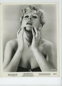 FREE WHITE 21 Original Movie Still 8x10 Sexploitation AIP 1963 23236 - Picture 1 of 2