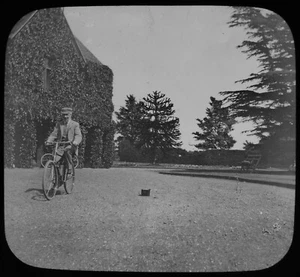 ANTIQUE Magic Lantern Slide GENT ON A BICYCLE C1890 VICTORIAN PHOTO - Picture 1 of 2