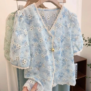 Blusa de encaje bordado floral Top corto Cuello en V Manga corta Camisa Cuentas Botón - Imagen 1 de 6