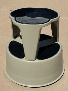 VINTAGE ROLLING KIK 14" STEP STOOL BEIGE AND BLACK CRAMER INDUSTRIES - Picture 1 of 11
