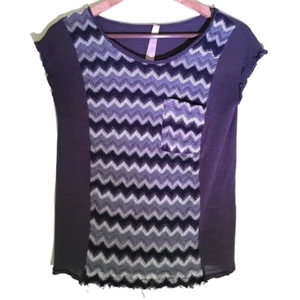 Hem and Thread Anthropologie Anthro Womens T Shirt Gray Small Crochet Chevron - Picture 1 of 8
