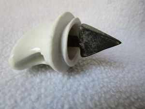 sehr seltener alter Dosenmilchöffner Metallsporn mit Porzellan-Ausguss - Bild 1 von 6