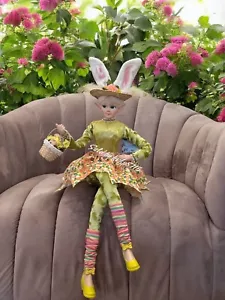 Cynthia Rowley Osterelfen Hasenregal Sitter Puppe 27 Zoll Tischplatte Frühling Wohnkultur - Bild 1 von 3