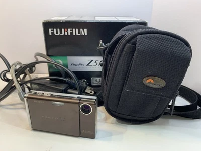 Fujifilm FinePix Z5fd Brown Digital Camera 6.3 MP Japan Case and Charging Dock - Image 1 of 4