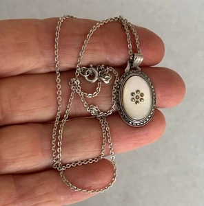 COLGANTE DE PLATA ESTERLINA OVALADA MARCASITA DE LOS AÑOS 50 Y COLLAR DE CADENA 925 madreperla - Imagen 1 de 6