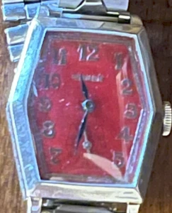Custom made 1950 Gruen 715 with Red face (unique). 14K gold filled, curved bezel - Picture 1 of 3