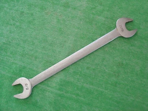 CHIAVE A NASTRO VINTAGE ARTIGIANALE n.3 -- 5/8"X11/16" -V- SERIE MADE IN USA - Foto 1 di 6