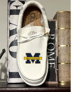 Michigan Wolverines Logo Loafers Men's 9 White Hey Dudes Canvas Shoes Lace Up - Picture 1 of 6