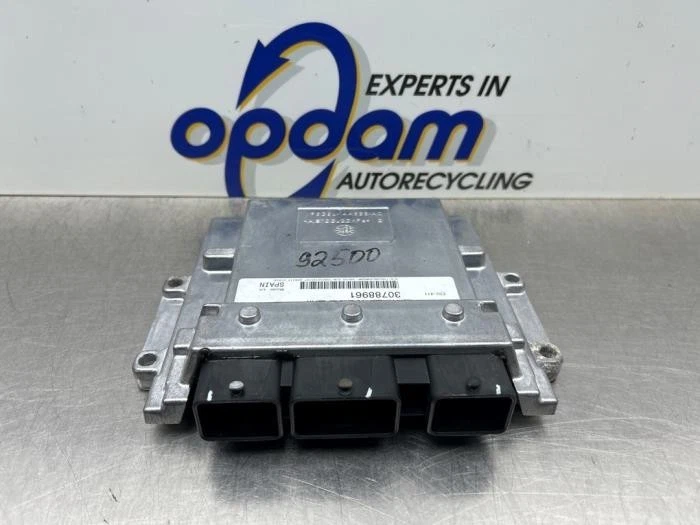 Centralina motore Volvo V50 545 30788961 P23808539 - Immagine 1 di 1