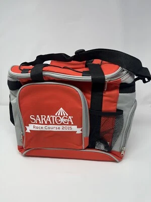 Saratoga Race Track Course 2015 Небольшой Изолированный Мягкий Холодильник Travers СОВЕРШЕННО НОВЫЙ - Изображение 1 из 4