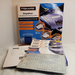 Fiskars SHAPEBOSS: The Ultimate Embossing System Templates Xmas Square Circle  - Picture 1 of 3