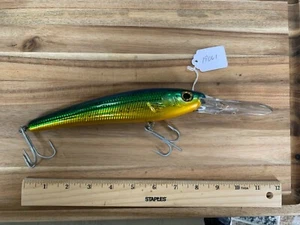 Bomber large saltwater fishing lure (19061) - Picture 1 of 11