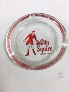 Vintage CITY SQUIRE MOTOR INN Glass ASHTRAY Round 3-3/4" Diameter NYC - Foto 1 di 3