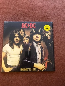 AC/DC Highway to hell Album Vinyl Re-issue Near Mint - Picture 1 of 4