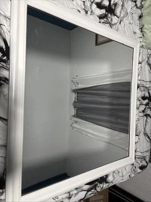 Espejo blanco 38 x 38 pulgadas Espejo de pared marco de madera para cualquier decoración de habitación decoración del hogar Foto 1 de 3