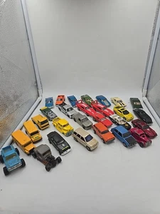 Lote mixto de 28 autos y camionetas - Imagen 1 de 9