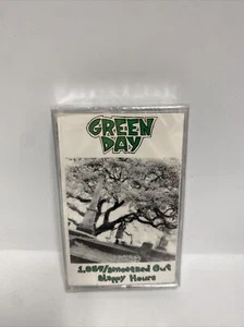 Green Day - 1,039/Smoothed Out Slappy Hours Cassette Tape Sealed New - Picture 1 of 6
