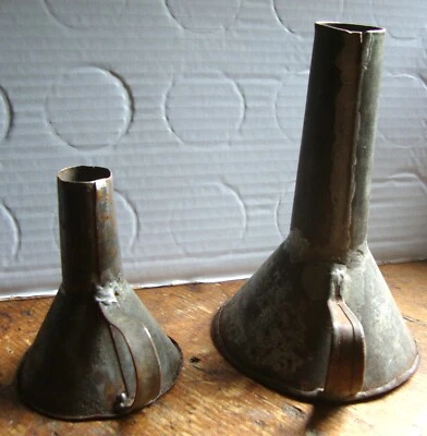 2 Entonnoirs Anciens en métal - Photo 1/4