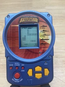 MB BATTLESHIP Electronic Handheld Game 2002 Hasbro Pocket Size Travel Games - Picture 1 of 6