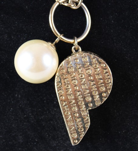 Collana Vintage GIVENCHY Logo Fischietto e Grande Ciondolo Perla Firmata Dichiarazione Passerella