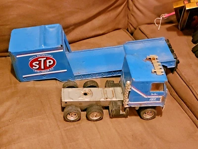 Ertl STP Car Hauler Truck and Trailer Richard Petty - Image 1 of 4