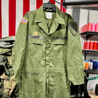 Macacão militar vintage dos EUA utilitário com remendos tamanho 44 regular - Imagem 1 de 4