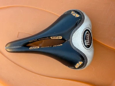 Selle Italia Max Gel Flow Saddle BLACK Made in ITALY 140x275mm √ VINTAGE USED - Image 1 of 4