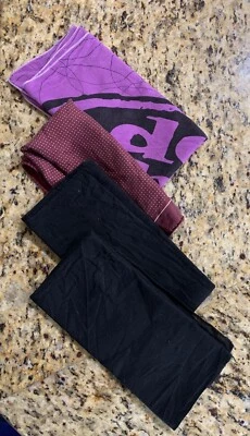 4 pañuelos, 2 negros, 1 borgoña, 1 rocío de montaña púrpura. Grande 22 x 22 pulgadas. Foto 1 de 4