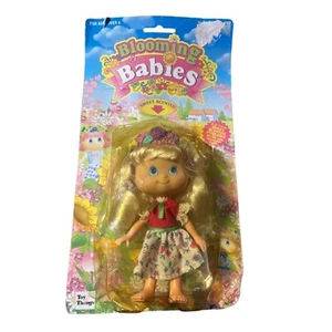 Muñeca posable Toys N' Things Blooming Babies 5,5" aroma dulce flores - Imagen 1 de 9