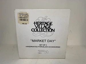 "Accesorios Dept 56 Heritage Village "DÍA DE MERCADO" #56413 (Juego de 3) - Imagen 1 de 5