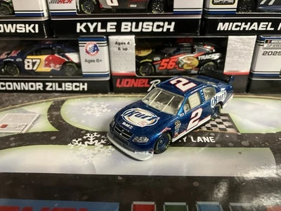 Kurt Busch 2008 #2 Penske Racing South 1:64 NASCAR diecast Foto 1 de 2