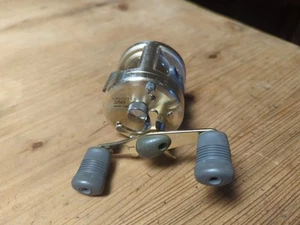 Shimano Calcutta 250 Gold Baitcasting Fishing Reel Boat Rash Works Perfect 8/10 - Picture 1 of 7