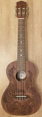Luna, ukulele tenor de mogno dragão henna 4 cordas com pré-amplificador e gigbag, Lleno - Imagem 1 de 4
