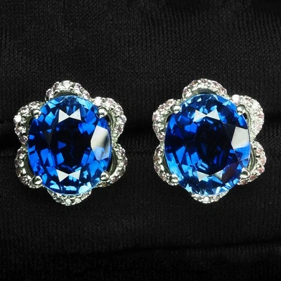 Pendientes con halo de oro blanco de plata de ley 925 de 13,70 quilates con zafiro azul vivo brillante Foto 1 de 4