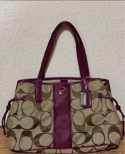 Bolso Coach morado usado estado limpio - Imagen 1 de 2