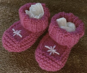 BABY BOOTIES/SOCKETTES. PINK w STARS PREMIE, PREMEE, TINY,/SMALL HAND-MADE BY ME - Picture 1 of 6